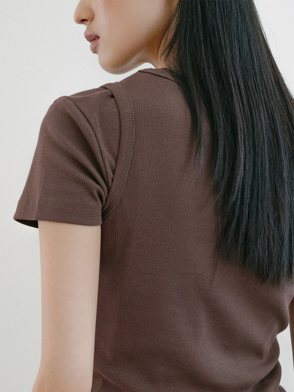 Ribbed Minimal T-shirt (brown)